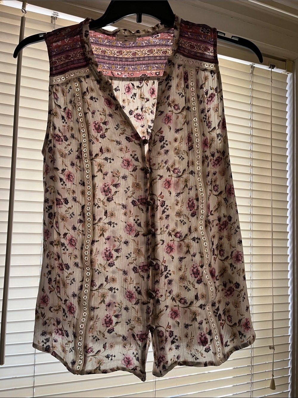 Sleeveless Floral V-Neck Blouse — Cream with Pink Floral